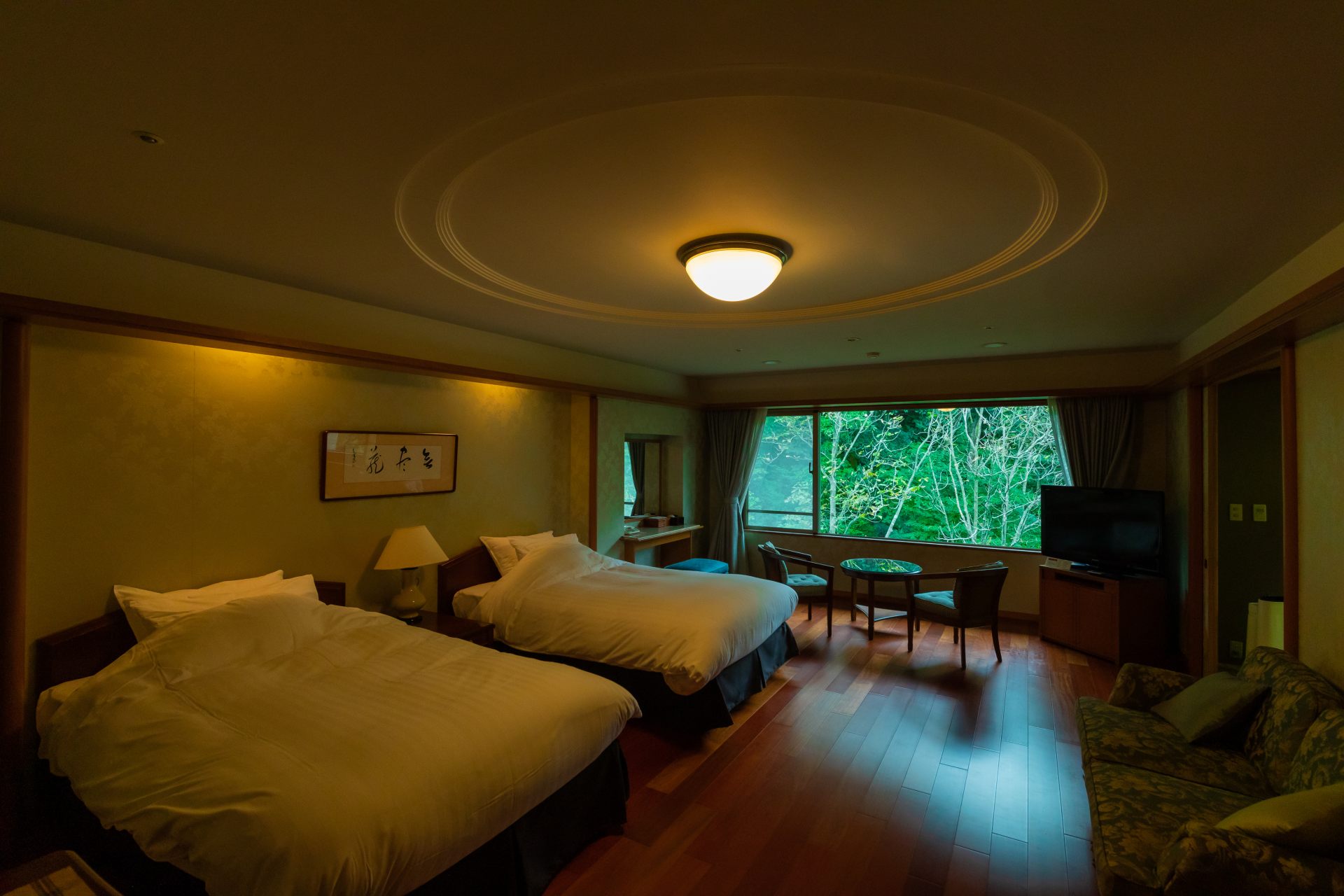 Outre les chambres, il y a des chambres premium dans un style combiné japonais/occidental.