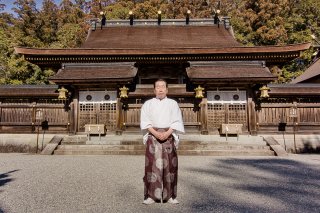 Experimente la cultura religiosa única de Kumano con una guía especial para el Santuario Kumano Hongu Taisha