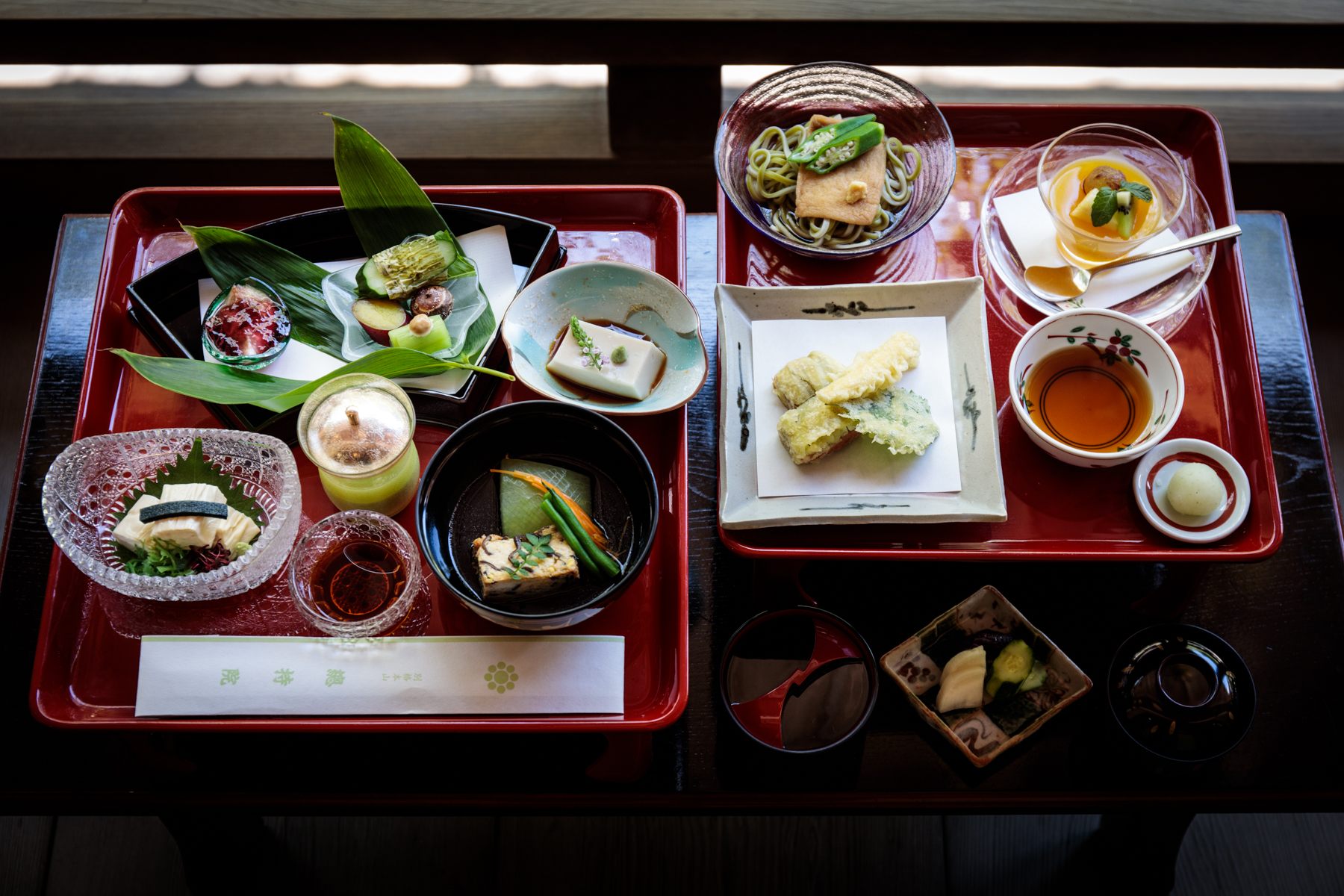 Un exemple de shojin ryori traditionnel, une cuisine bouddhiste traditionnelle composée de plats nutritifs et richement savoureux.