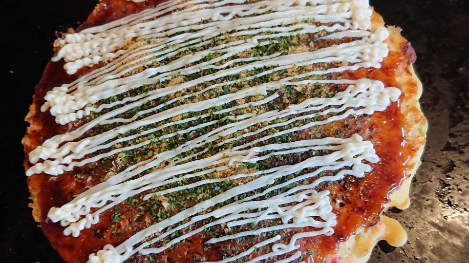 Okonomiyaki characterized by the texture of Crisp! Fluffy!