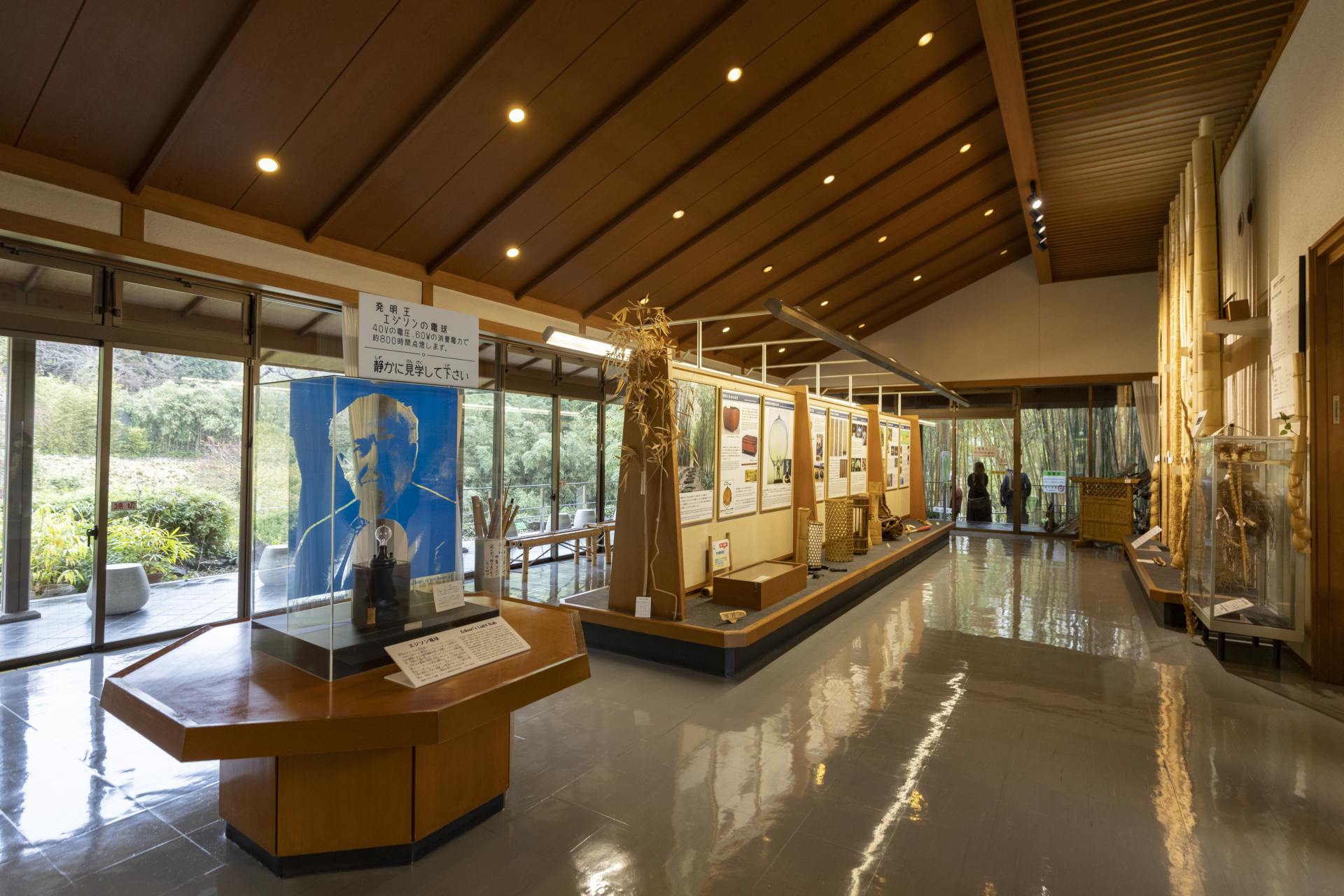 京都市洛西竹林公園のミュージアムは、竹の豊かな歴史と多様性をテーマにしている。