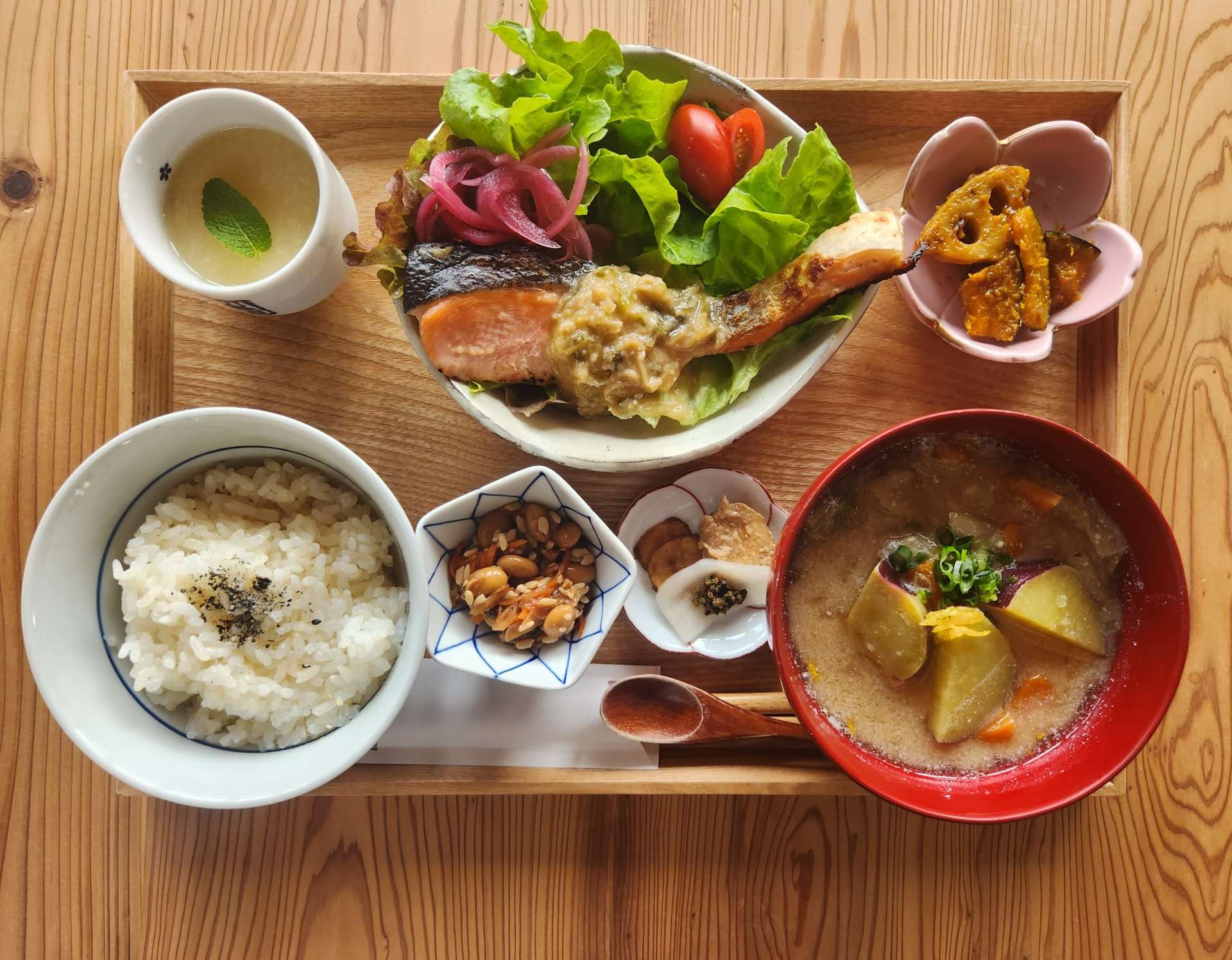 Popular menu item, Sake Brewery's Fermented Lunch 1,800yen (with drink)