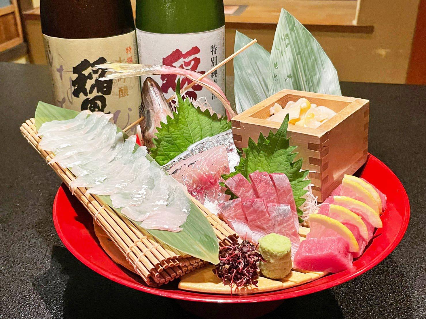 The seasonal fresh fish, delivered directly from Sakaiminato, is an unmissable specialty.