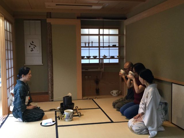 Experiencia de la ceremonia del té - Nara Sarusawa Inn Experiencia cultural japonesa en Nara