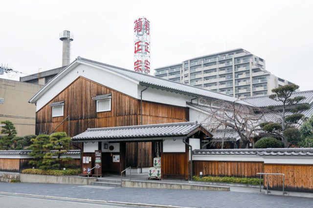 Un salón conmemorativo con el tema "el origen de la elaboración del sake" -Kiku-Masamune Sake Brewery Museum-