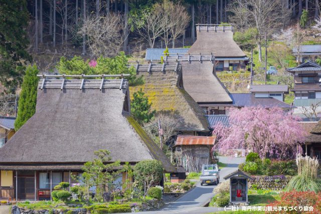 Pueblo con techo de paja de Miyama