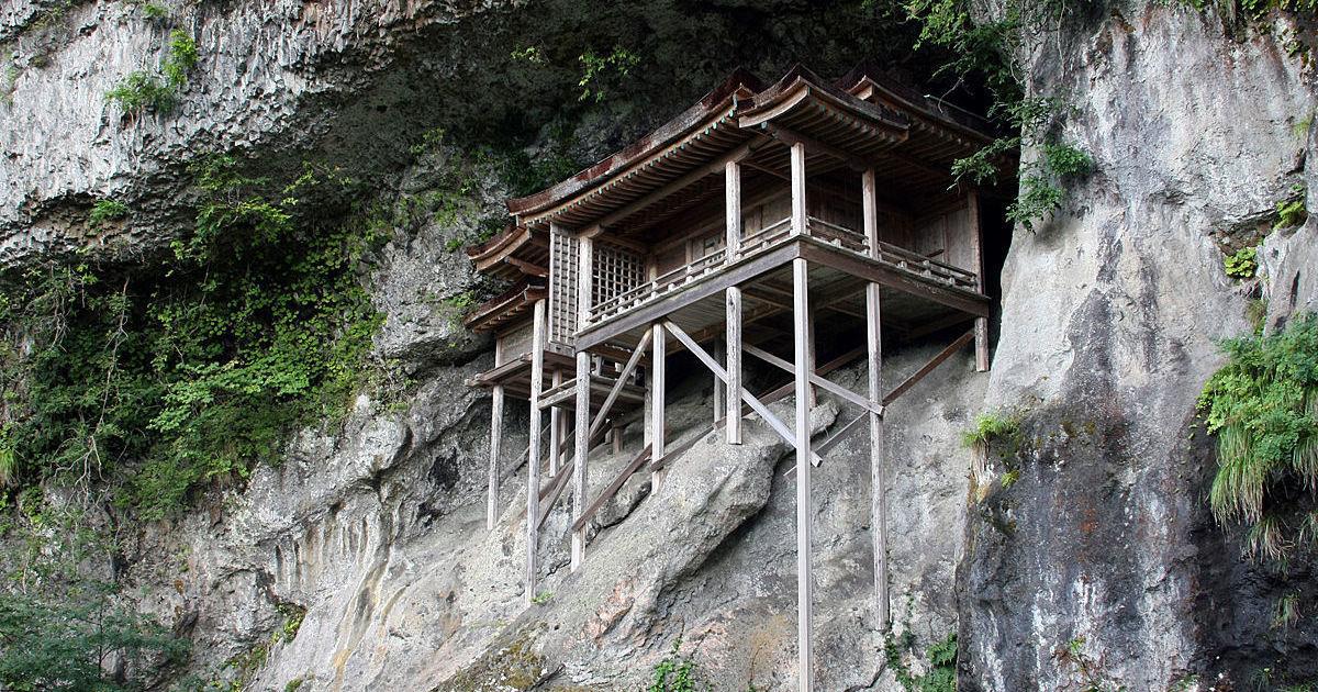 Naturaleza amenazante y arquitectura milagrosa ~Acercamiento a los misterios de la cueva de Genbudo y Nageiredo~