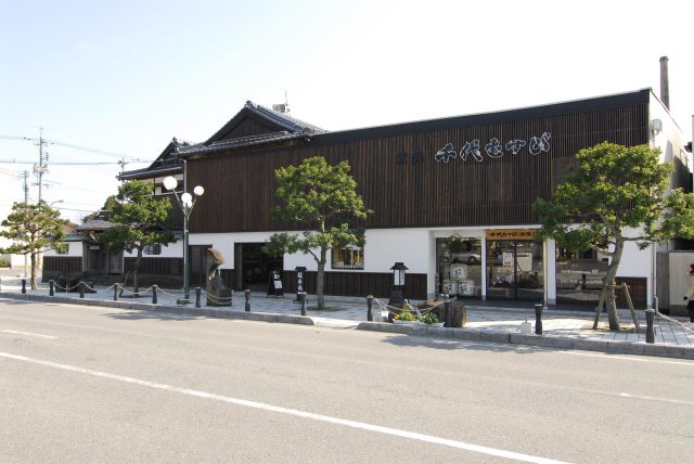 La historia del sake de Tottori Yokai Town