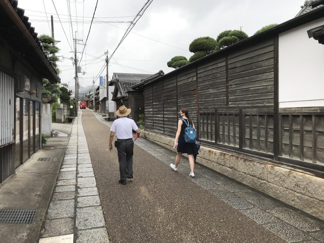 Toda la ciudad del castillo se ha convertido en un museo de muñecas Hina. Machiya Hina Meguri en la ciudad de Takatori, prefectura de Nara