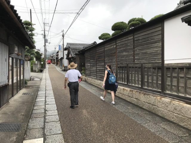 Toute la ville du château est devenue un musée de la poupée Hina. Machiya Hina Meguri dans la ville de Takatori, préfecture de Nara