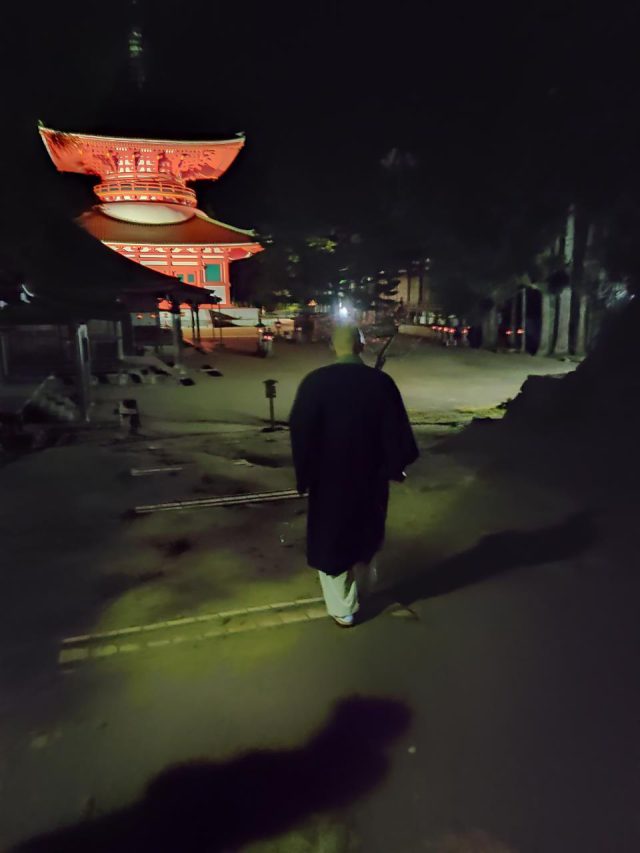 Experimente el budismo alojándose en un templo en Koyasan, una tierra sagrada del budismo en Japón