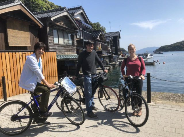 An e-BIKE tour around the Funaya houses