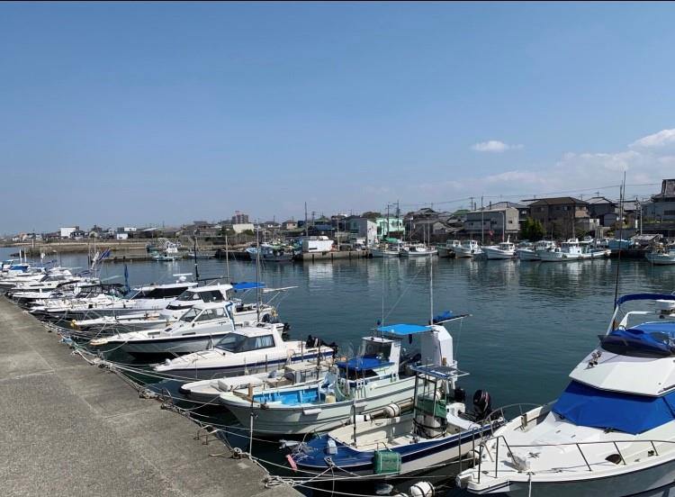 ¡A 20 minutos del aeropuerto internacional de Kansai! Un viaje corto para encontrar sake de una cervecería de sake de 300 años de antigüedad y platos de pescado fresco recién pescado en la casa de un pescador.