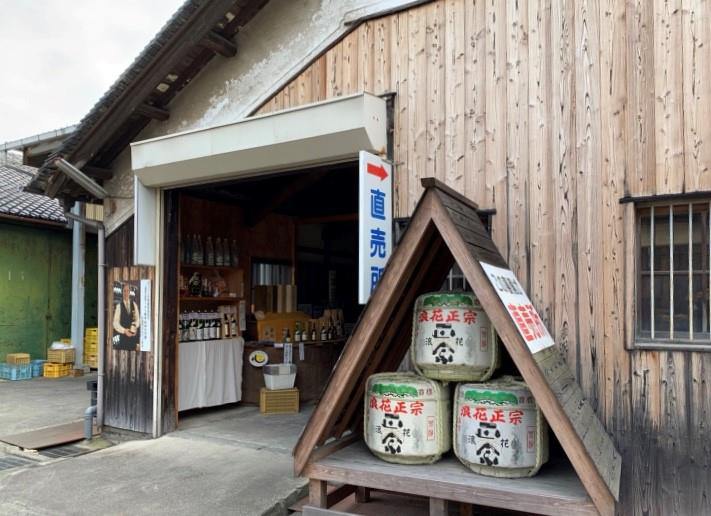 Only 20 minutes away from Kansai Airport! This short trip will take you back in time to a 300 year old sake brewery, you will enjoy super fresh seafood cuisine at a fisherman's house.