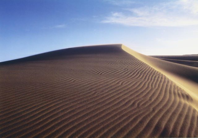 Slide down sand dunes, follow the sea into coastal caves and fly the open skies! Discover a natural landscape unique to Tottori