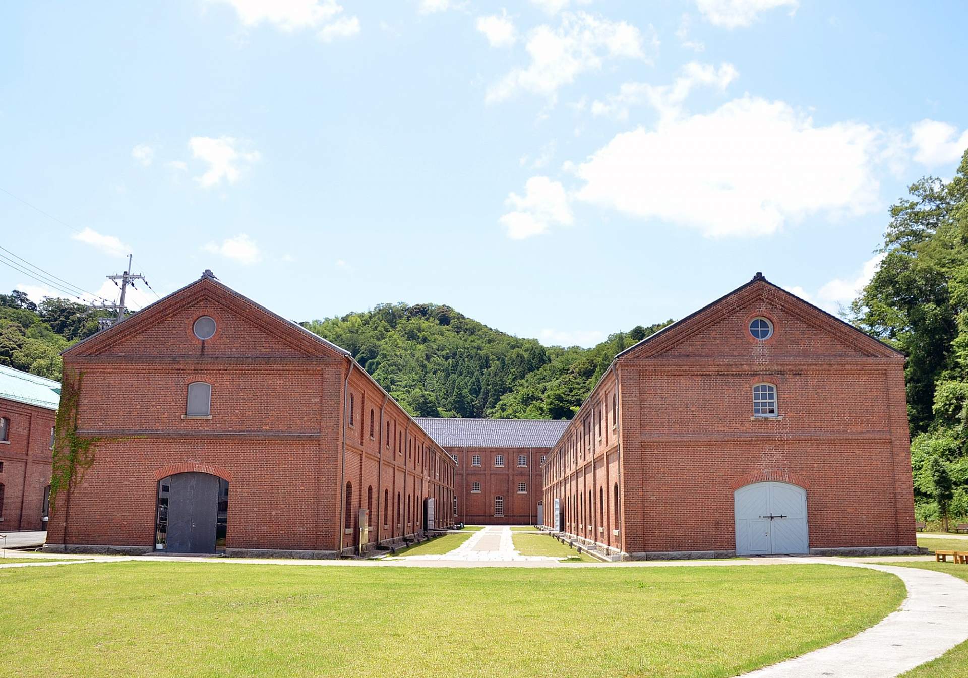 The Red Brick Park consists of five of twelve brick warehouses repurposed as a base for sightseeing in Maizuru.