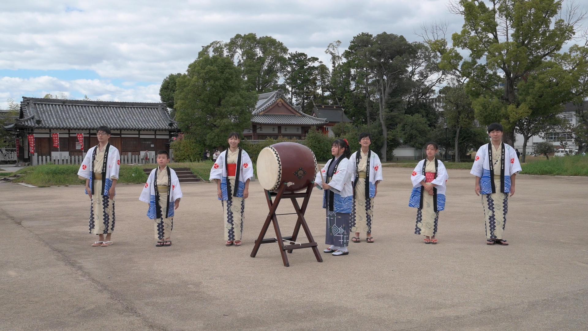 Unlike the Kawachi Ondo, the Katanobushi is unique for its slower singing tempo and dance. 
