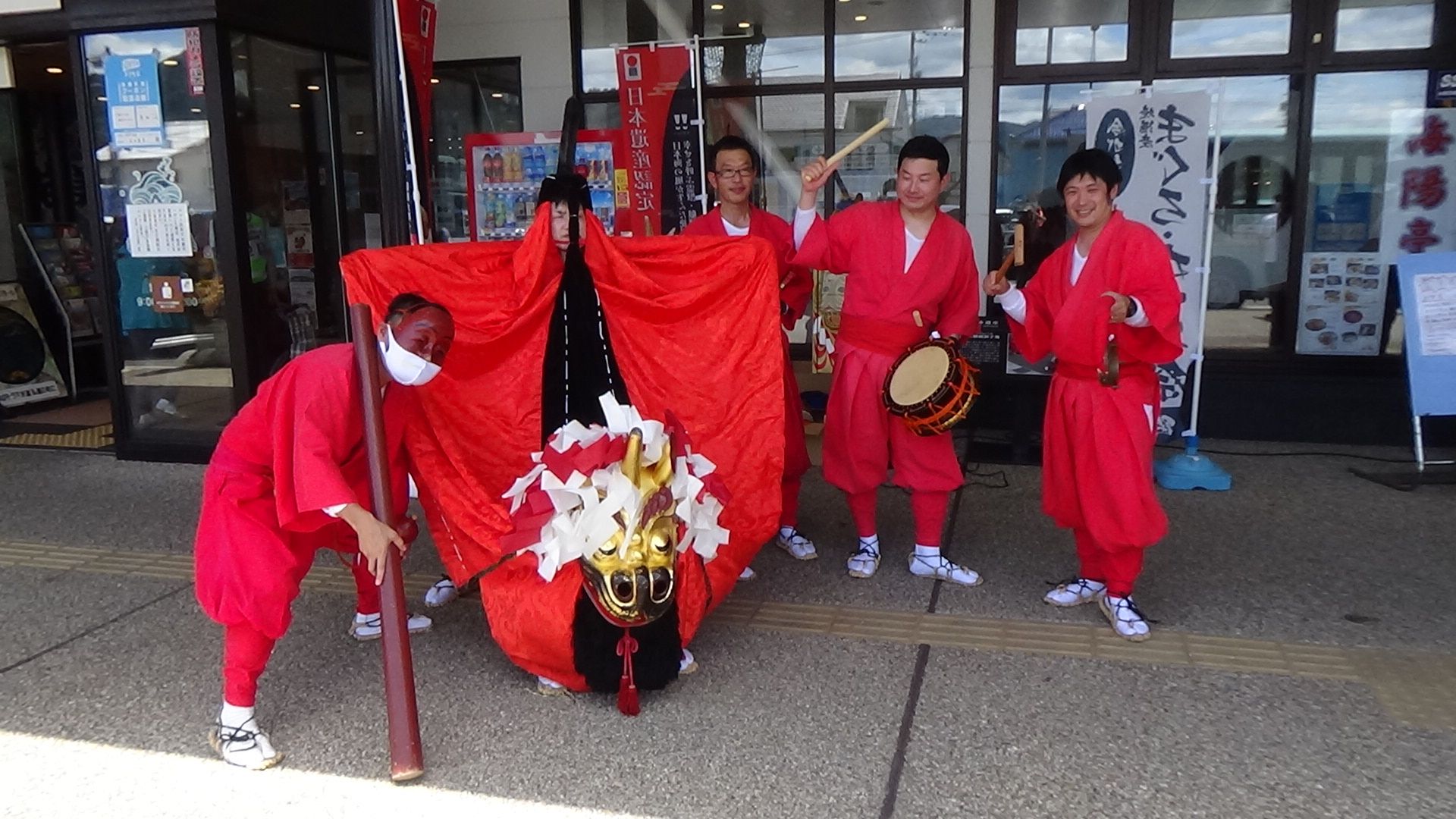 The Inaba Kirin Jishi Mai Association works to educate people about the dance to ensure that it is carried on by future generations.