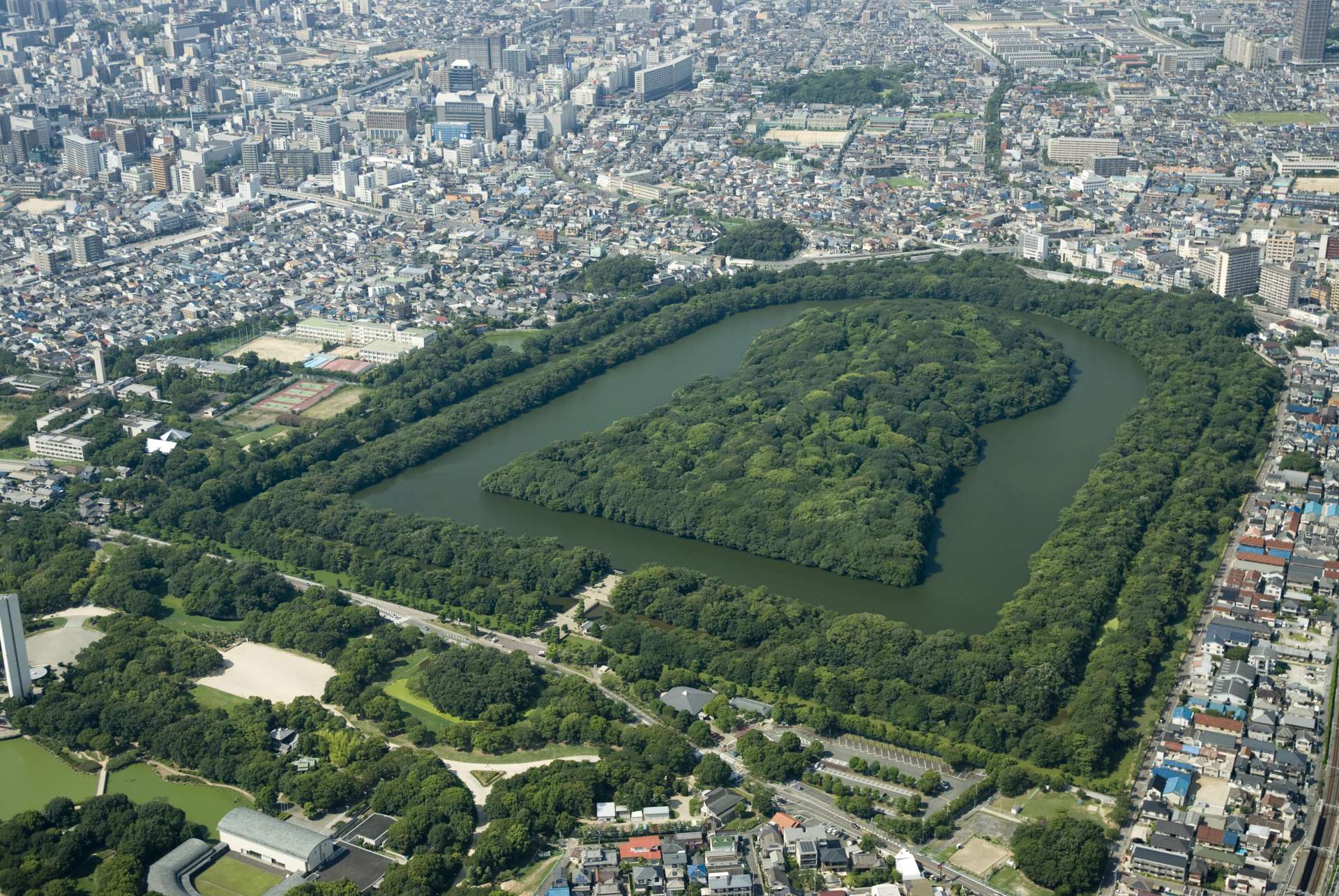 Patrimonio de la Humanidad "Mausoleo del Emperador Nintoku Kofun".