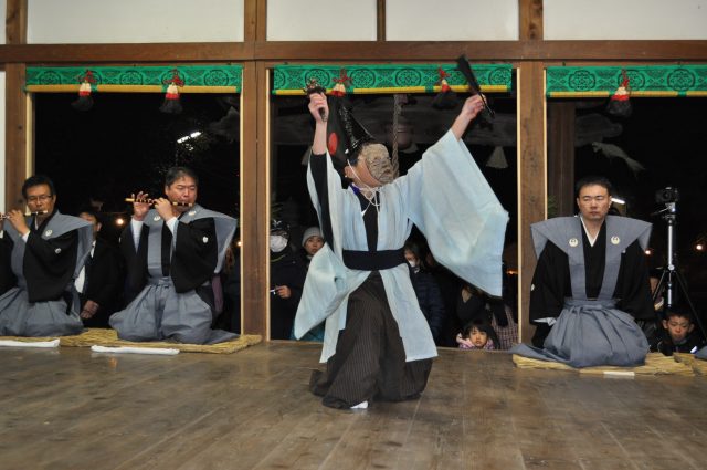 Okinamai en el Santuario Kuruma Otoshi