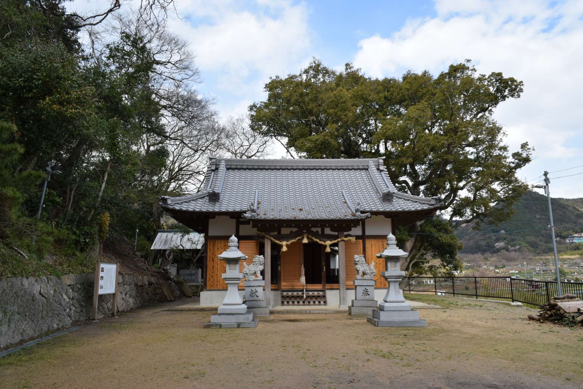 沖繩供奉的來馬大年神社。當地人珍愛的“面具”供奉在本殿。