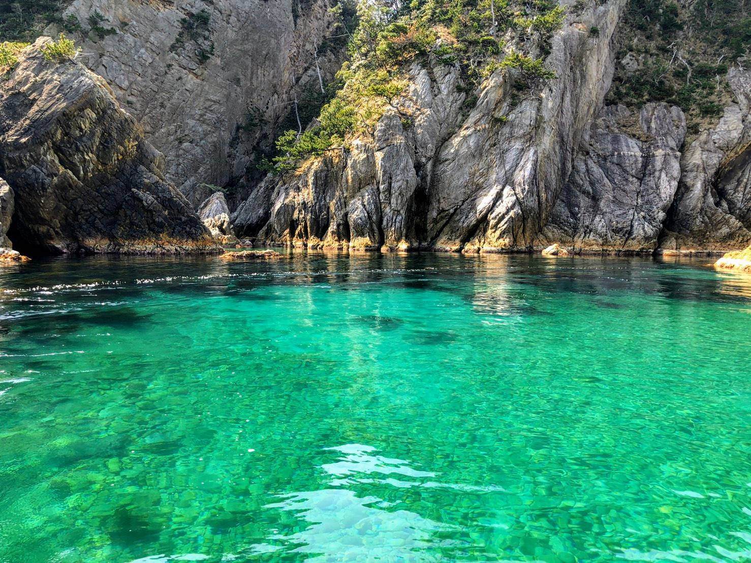 La claridad del agua tiene 25 m (82 pies) de profundidad y es simplemente increíble.