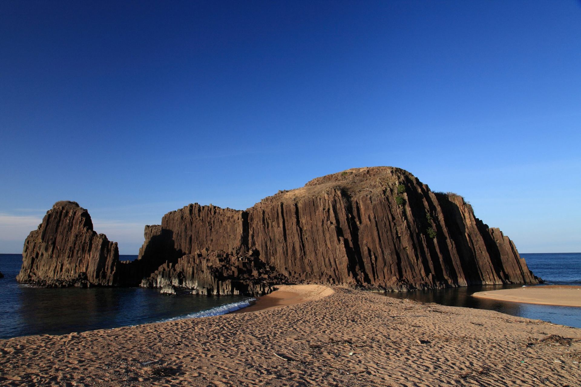 One of the must-sees, Tateiwa. Mythology says a demon is confined underneath and you can hear the cry in winter.