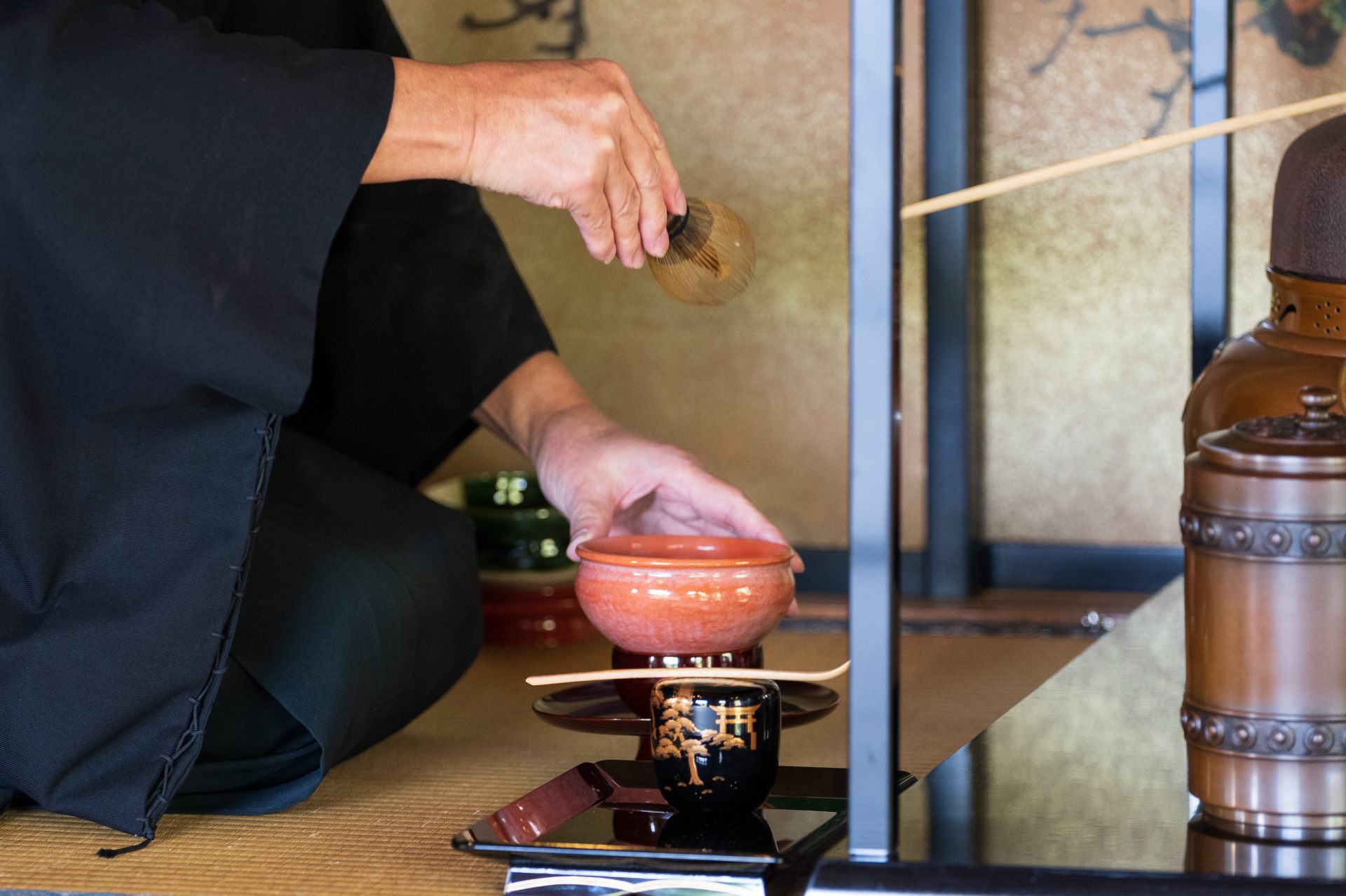 The tea ceremony is imbued with Japanese spirituality. Discovering beauty in the act of making and drinking tea and raising it to the level of art.