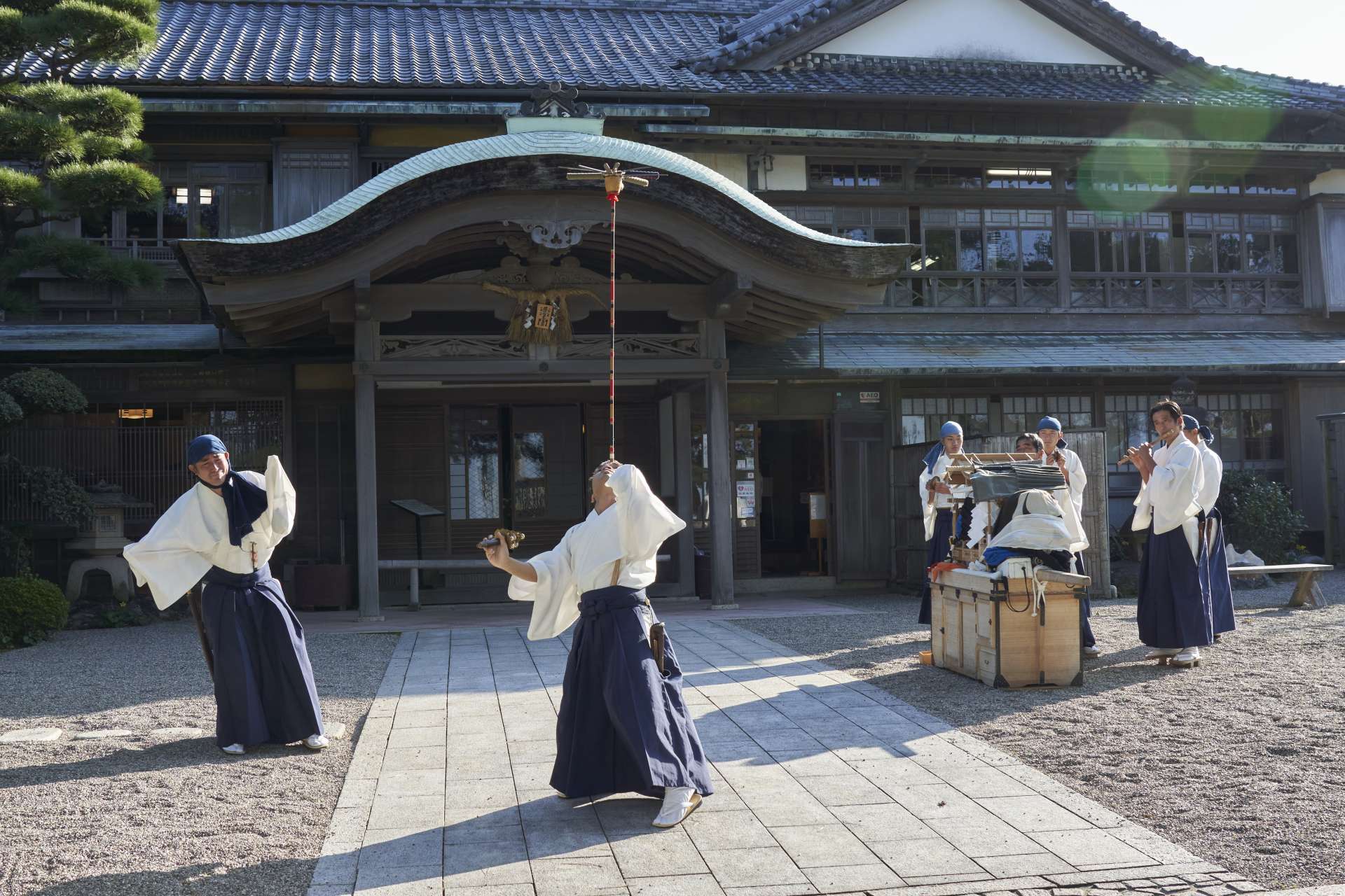 The eye-catching, traditional performance hailing from Ise Grand Shrine and shared across Japan via the Ise-daikagura troupe performances.