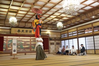 A Completely Private Showing of Ise-daikagura dance by Kandayu Yamamoto 