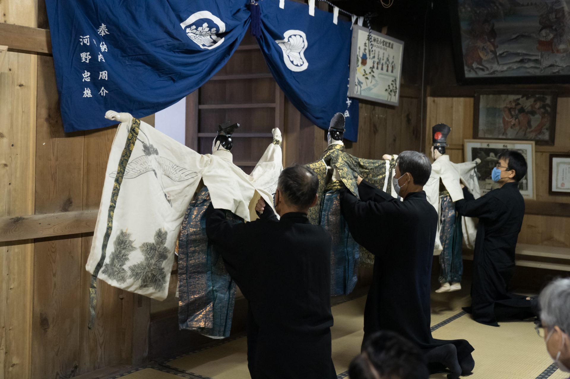 A performance of “Sanbaso” offered at a Shinto shrine. Awa Ningyo Joruri has a deep relationship with Shinto rituals.