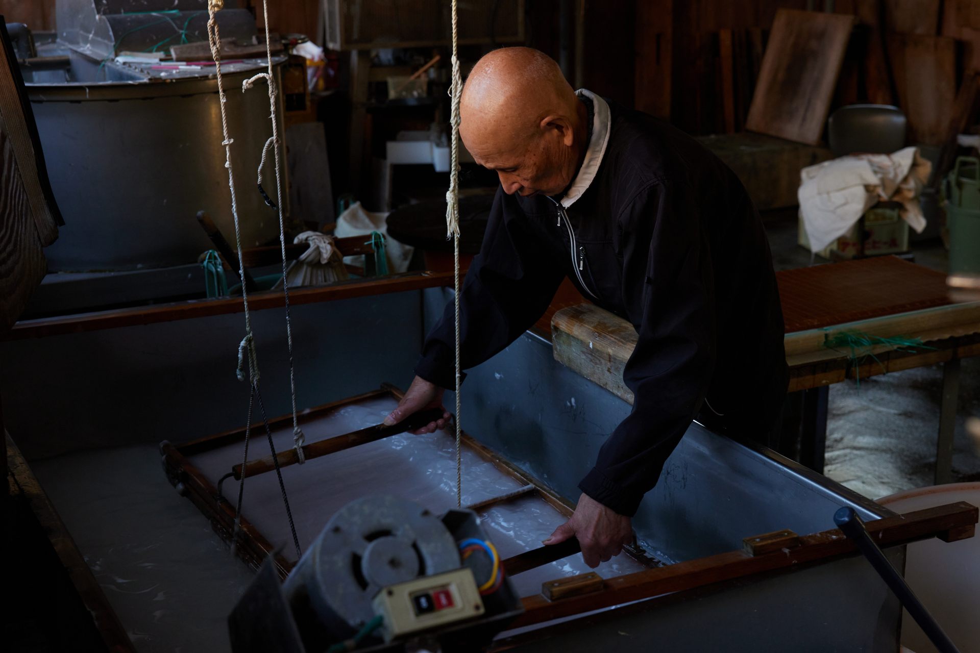 Still at his craft at the age of 88. Ichibei approaches his daily papermaking with a renewed freshness. 
