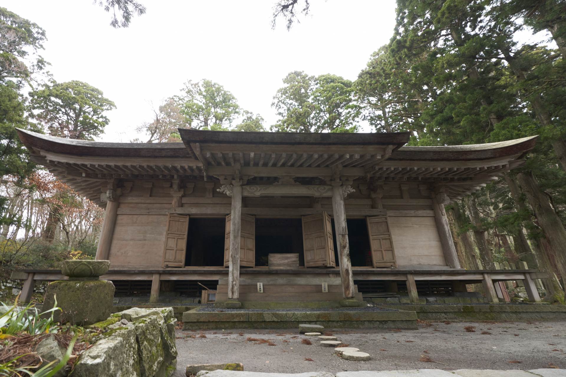 Salón Daisenji Amida-do. Tiene la historia más antigua como salón existente en Yamauchi.