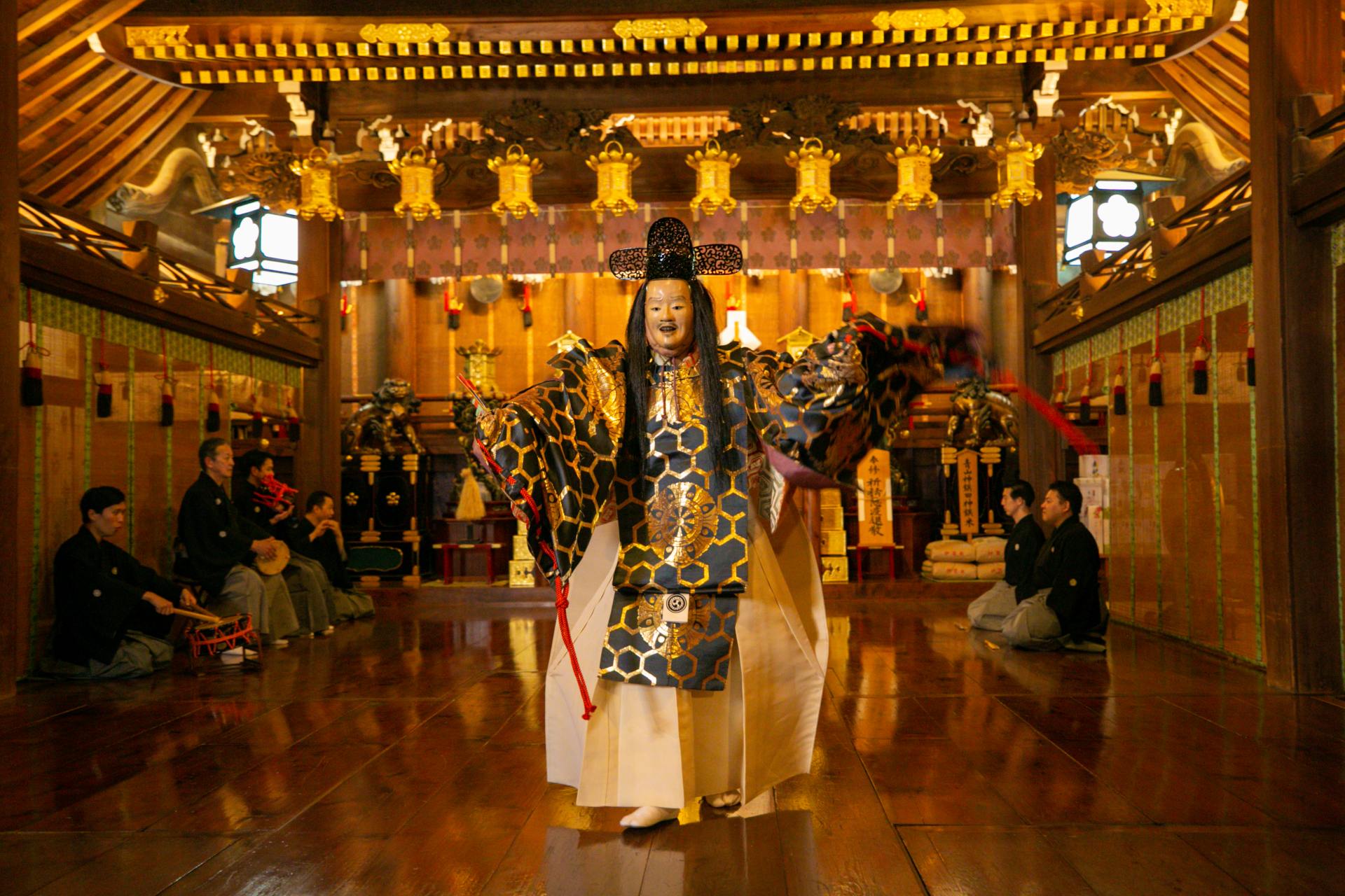 The performance is led by members of the Ueno family, one of the most important names in Noh theater.
