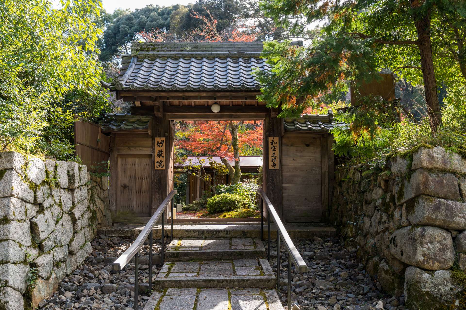 境内の宿坊で一夜を過ごすということも、三井寺での特別な文化体験となる