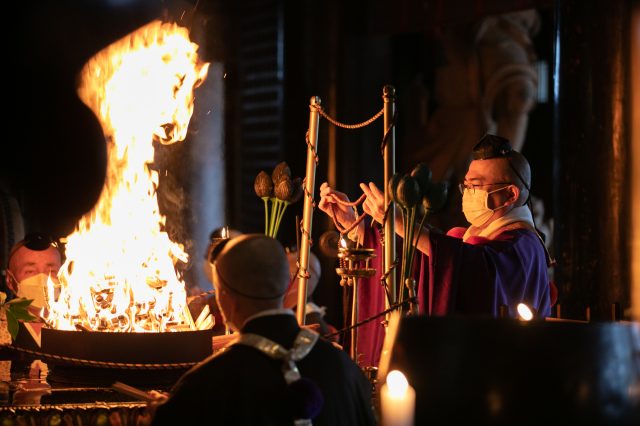 Conseils spéciaux par des moines au temple Kinpusen-ji, le principal dojo pour le shugendo et le culte de la montagne