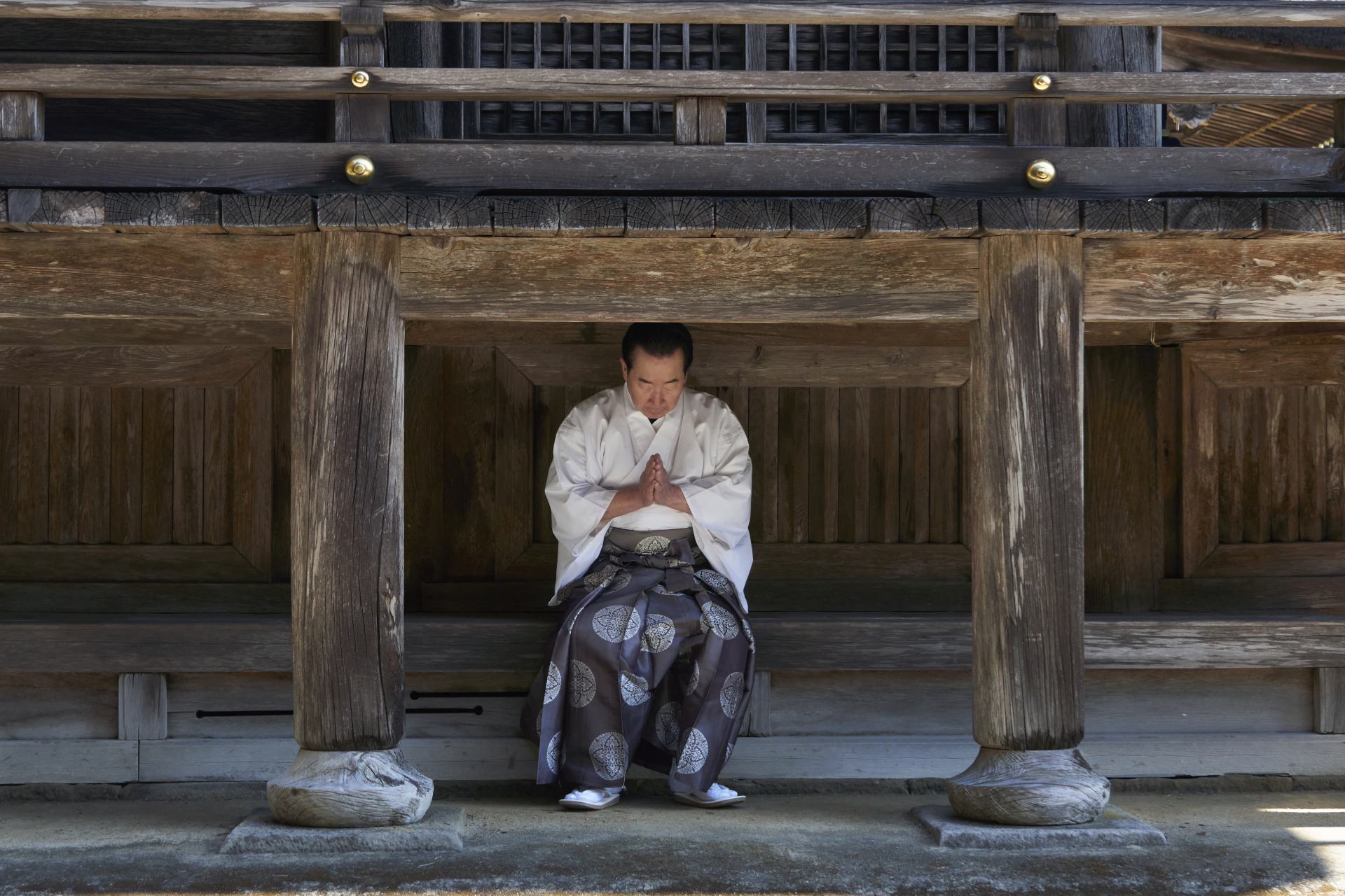 A tranquil prayer is made where traveling Buddhist priest Ippen Shonin (1239–1289) received a divine message from Kumano Gongen.