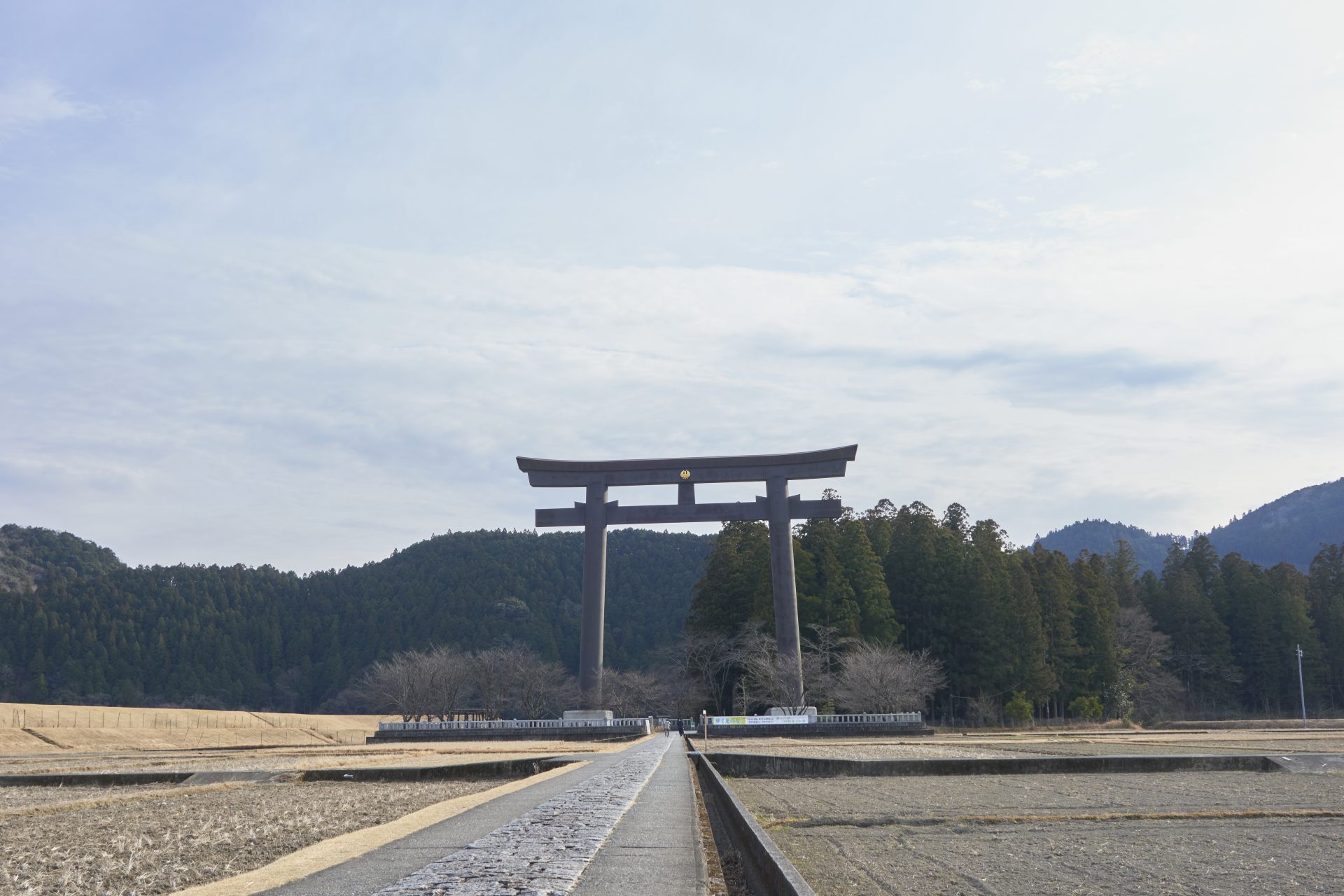 日本最大的鸟居，散发着威严和存在感