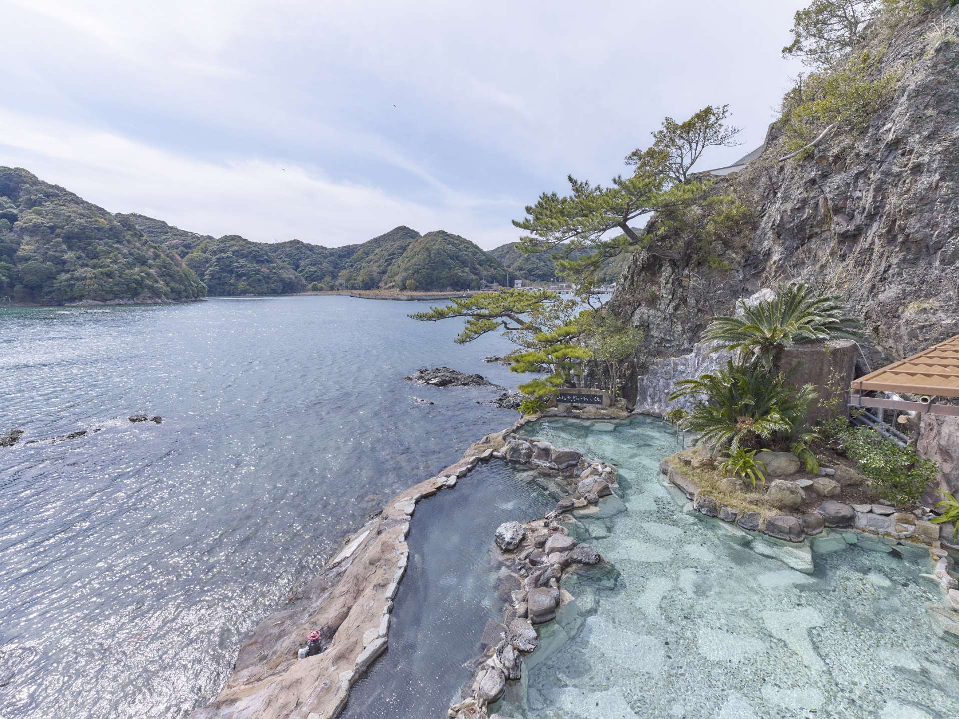 Kishu Chomon-no-yu, an open-air bath with a spectacular view of the sea