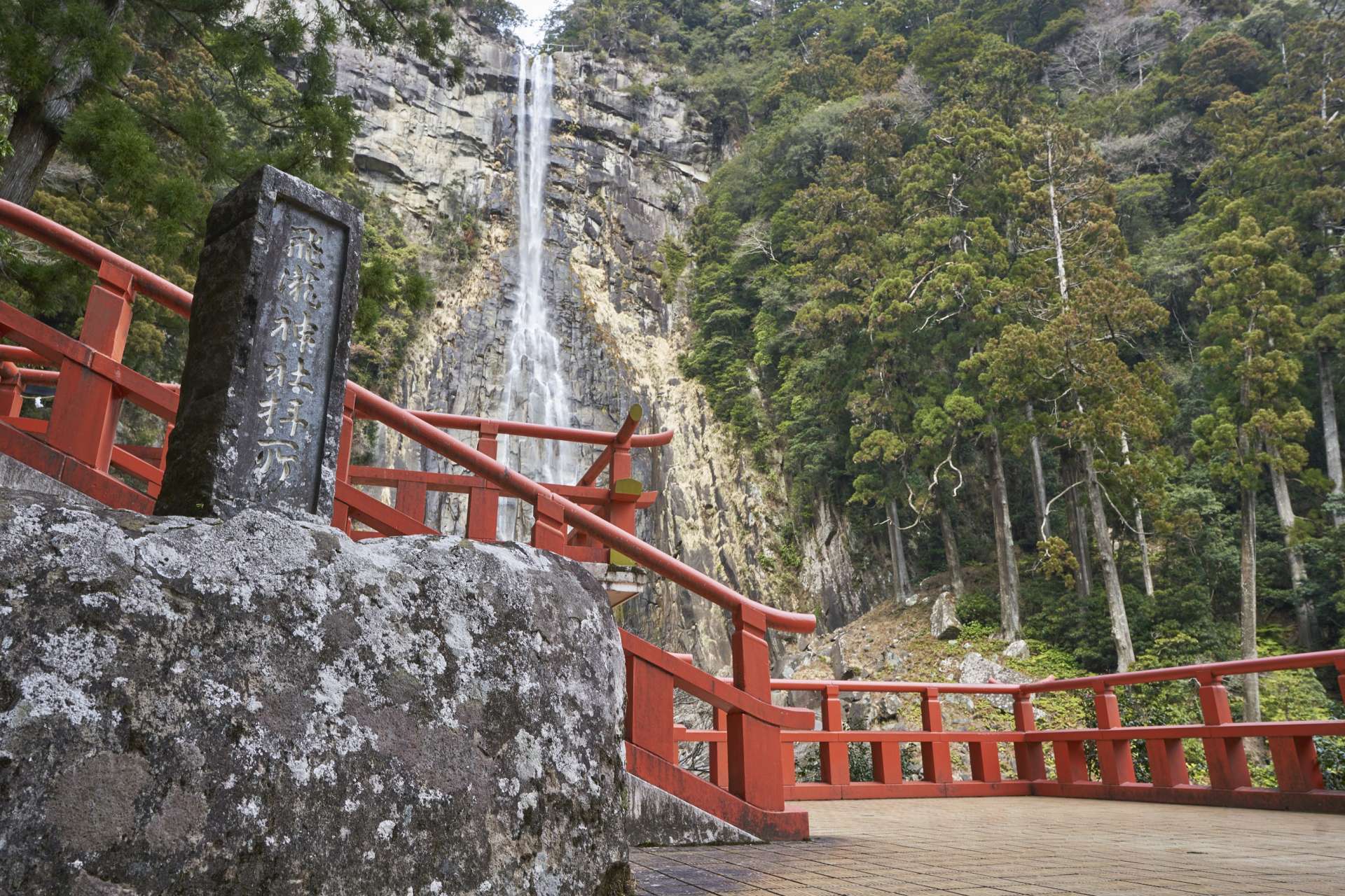 The falls can be worshipped at close proximity from a platform at the rear of the shrine grounds.
