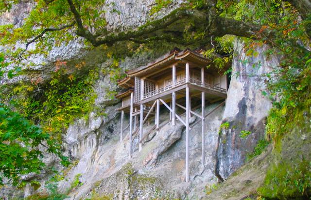 A Site for Purifying the Six Roots of Perception and Healing the Six Senses~Japan’s Most Dangerous National Treasure and a World-Famous Radon Hot Spring~