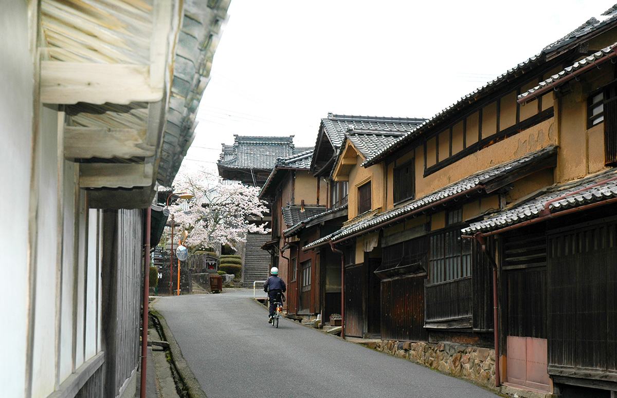 Tango Chirimen corridor, spinning and weaving silk for 300 years