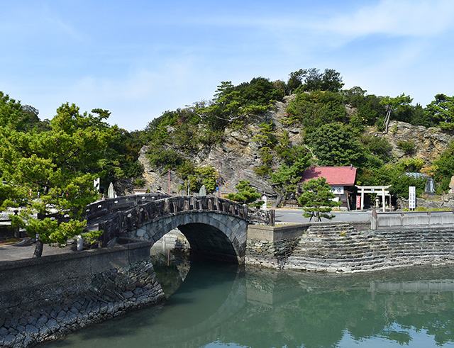 Shiogama Jinja shrine and Furobashi bridge