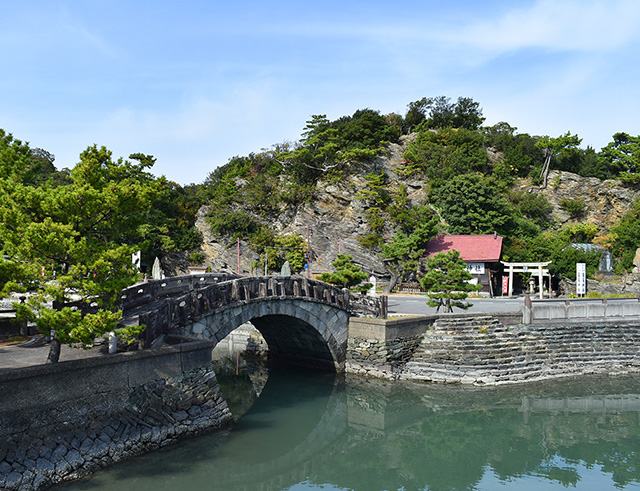 塩竈神社
（しおがまじんじゃ）と
不老橋（ふろうばし）