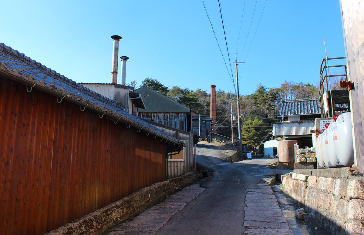 Six Ancient Kilns:
Japanese Ceramics Born and Raised in Japan