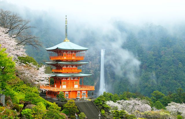 A Journey for Preparing for Death over 1300 Years～The Saigoku Kannon Pilgrimage of thirty-three Buddhist temples throughout the Kansai region of Japan～