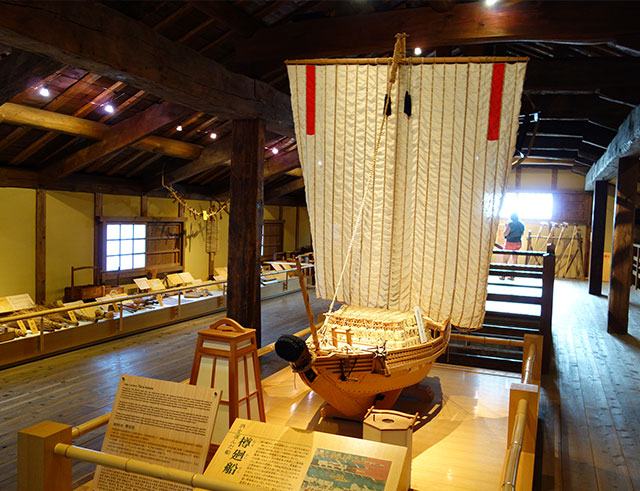 Display created by a sake brewery (Sawanotsuru Sake Museum in Kobe City)