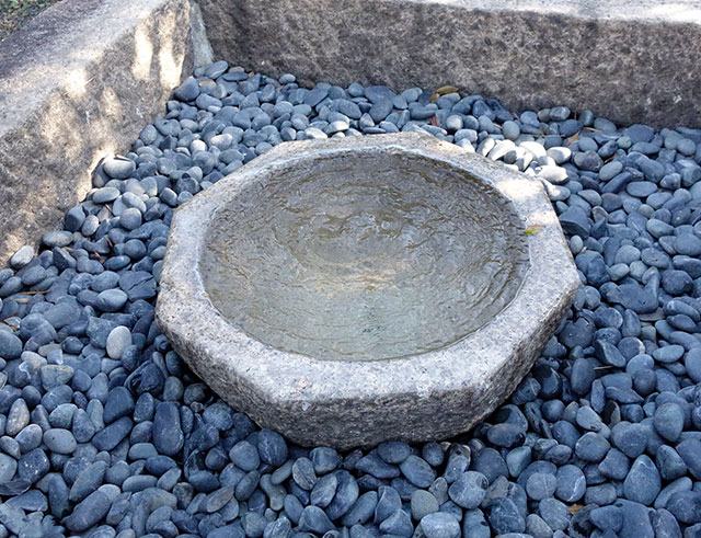 Miyamizu spring water coming out from a well (Nishinomiya City)