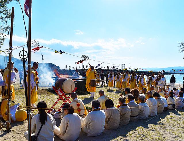 Fire ritual, Saitou-ogoma-ku, performed at Kishu-kadaura District