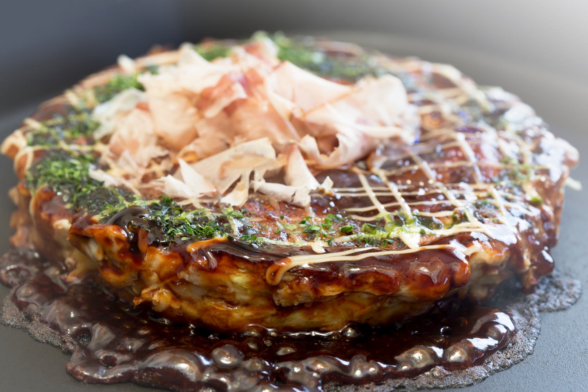 "Okonomiyaki" - Grill your favorite ingredients on a teppan